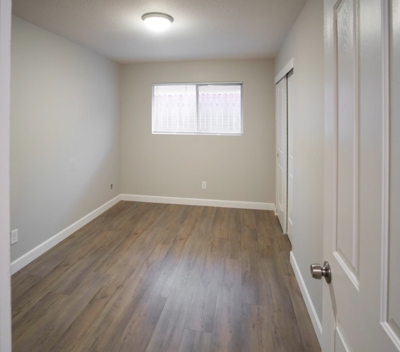 Building Photo - 323 Montrose Dr