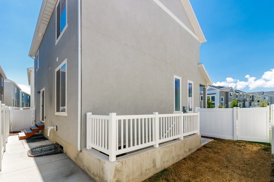 Building Photo - 13063 Summerdale Dr