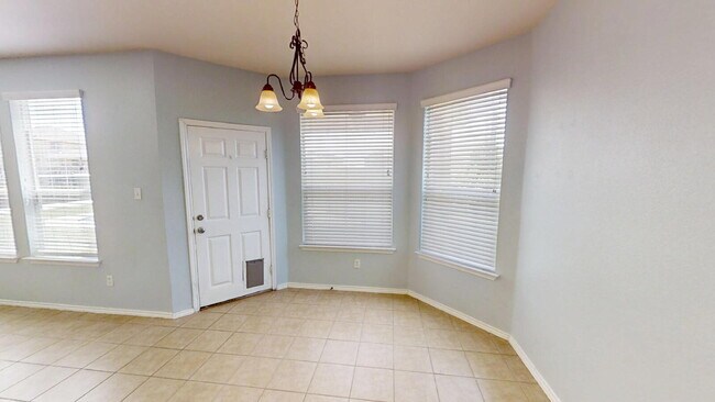 Building Photo - "Spacious 5-Bedroom Oasis with Pool on Gri...