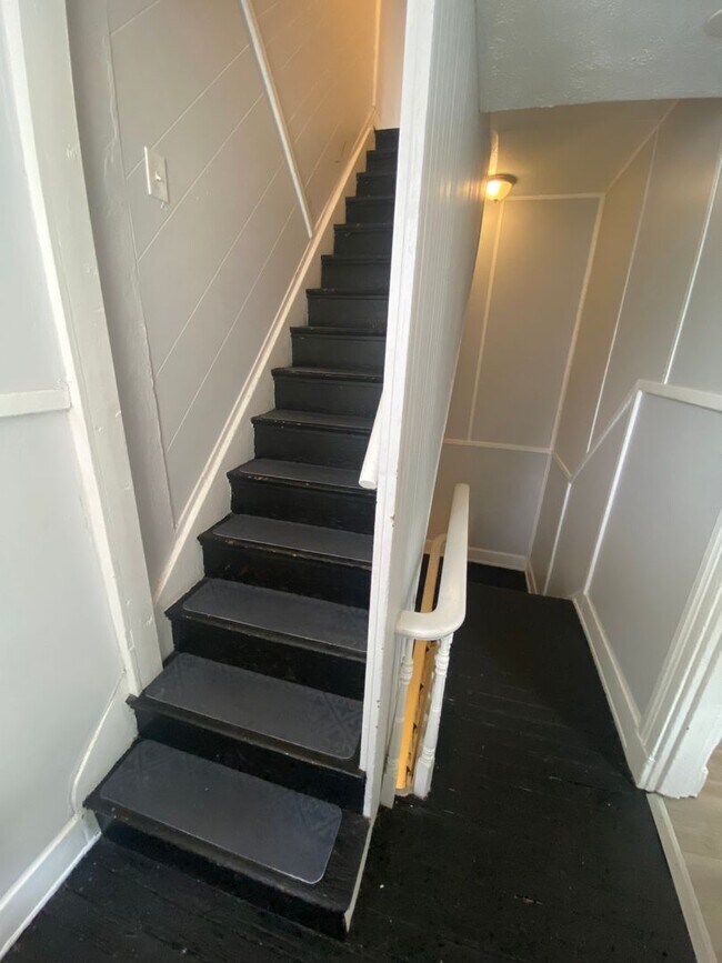 Building Photo - SPRING LEASING SPECIAL 1/2 OFF 1ST MONTHS ...
