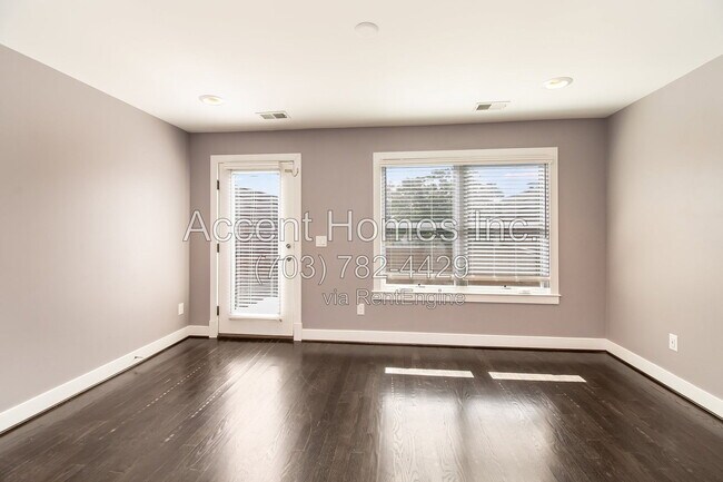 Building Photo - 210 S Patrick St