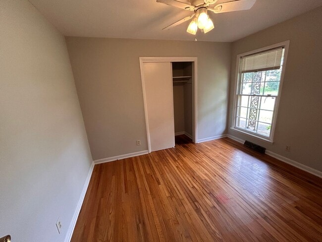 Building Photo - 3214 Lewisburg Dr NW