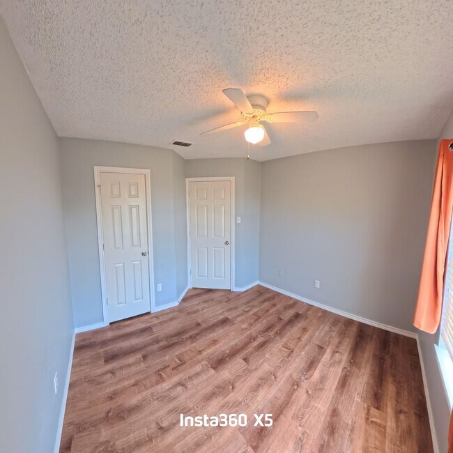 Building Photo - 1209 Montclair Dr