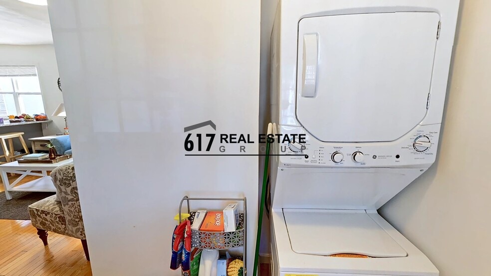 Building Photo - 50 Derby St