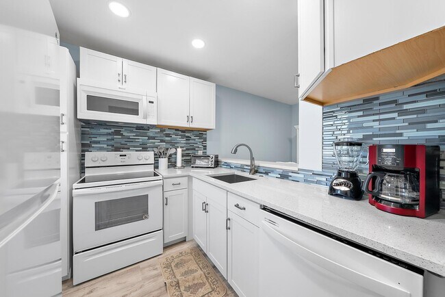 Building Photo - 3851 N Ocean Blvd