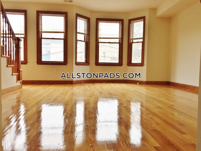 Building Photo - 102 Allston St