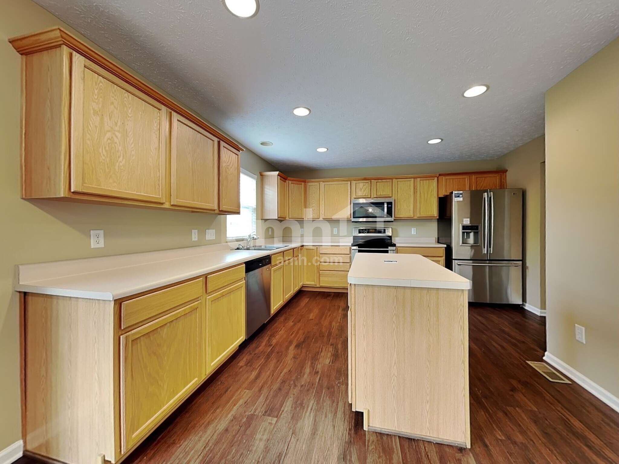 Building Photo - 181 Coyote Dr