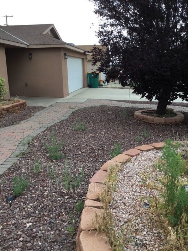 Building Photo - 605 Mesa Vista Dr