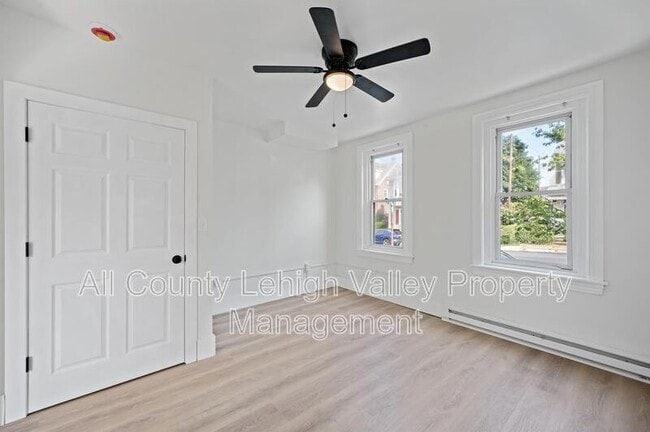 Building Photo - 122 E Goepp St