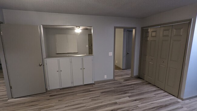 Building Photo - 402 Hickory St