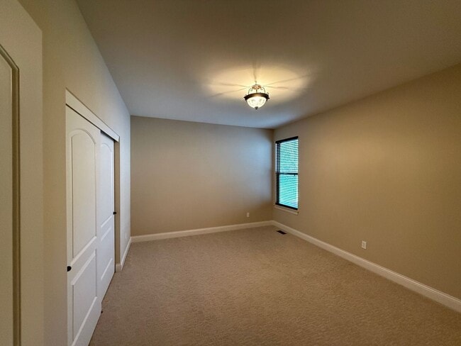 Building Photo - 36 Sag Harbor Ct