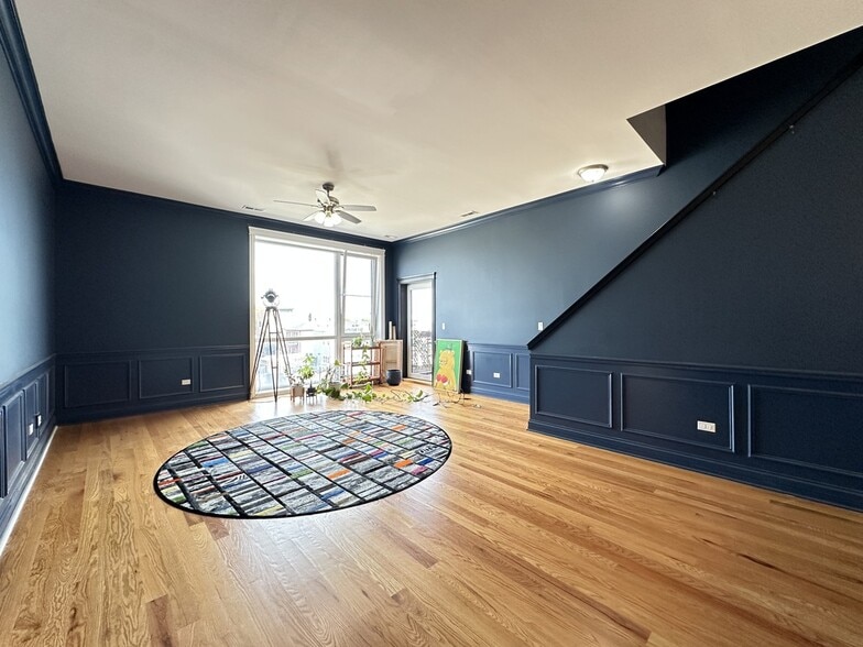 Building Photo - 520 N Western Ave