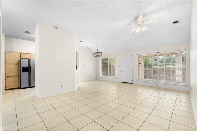 Building Photo - 17 Jonquil Ave