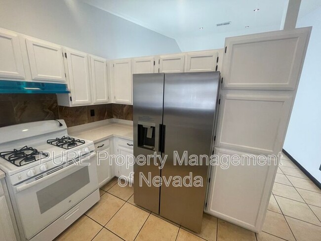 Building Photo - 724 Taft Ct