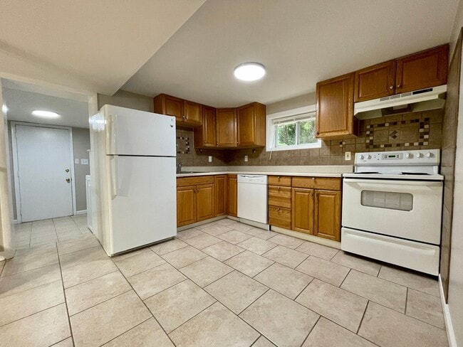 Building Photo - Cape Cod on cul-de-sac backs to park