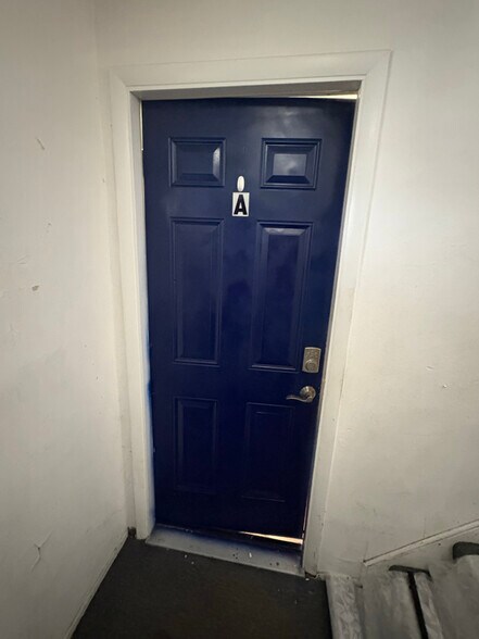 Building Photo - 14 W Victory Dr