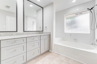 Building Photo - 2410 Clear Ridge Dr