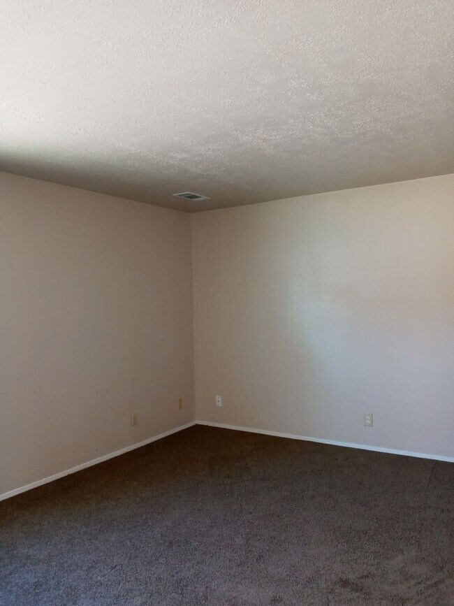 Building Photo - AFFORDABLE!!!