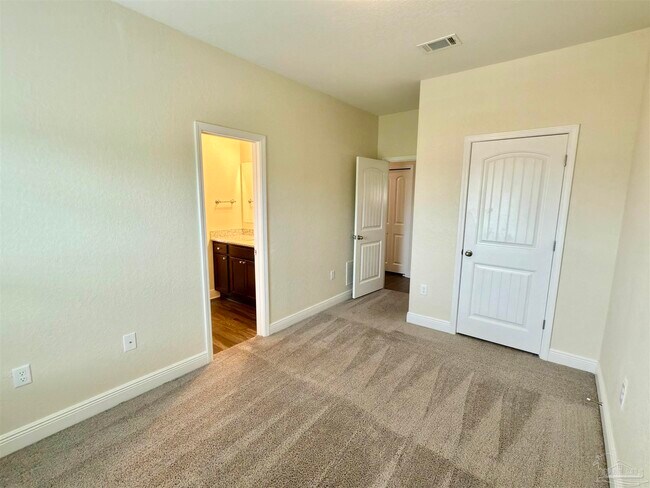 Building Photo - 5065 Peach Dr