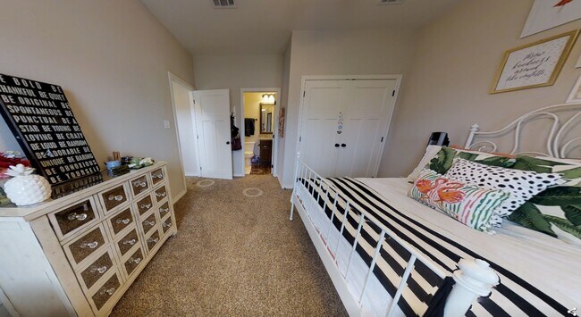 Building Photo - 1112 Oney Hervey Dr