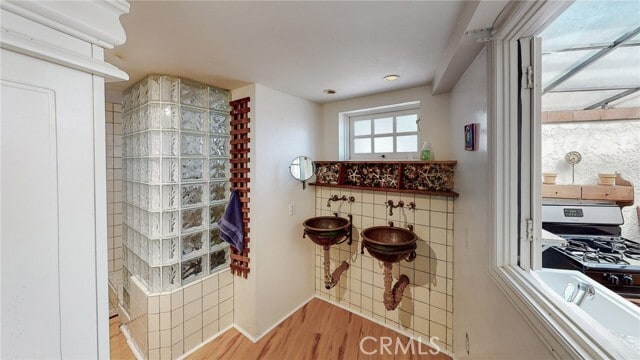 Building Photo - 274 Diamond St