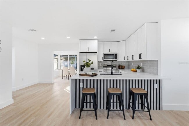 Building Photo - 2470 Del Rio Way