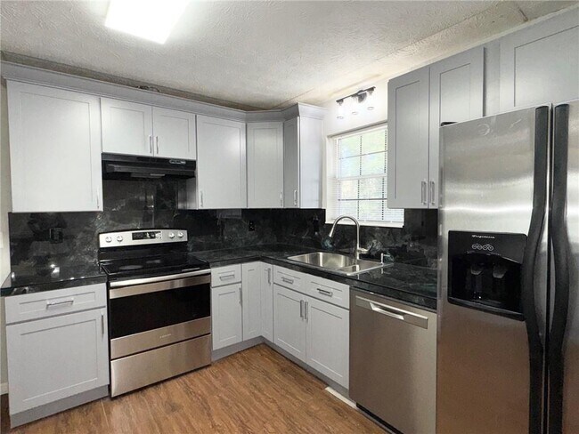 Building Photo - 2945 Sawgrass Trail SW