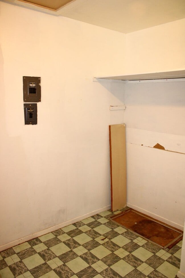 Building Photo - Located in Canyon 2/1 Owner pays water 1/2 OFF 1ST MONTHS RENT!!