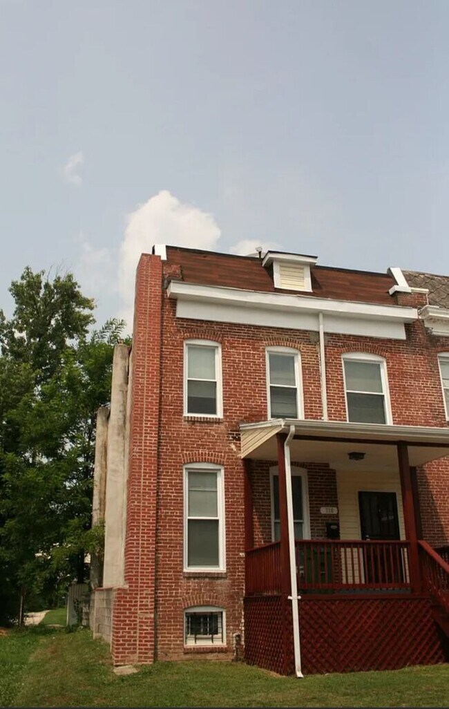 Building Photo - Spacious 4 Bedroom Home