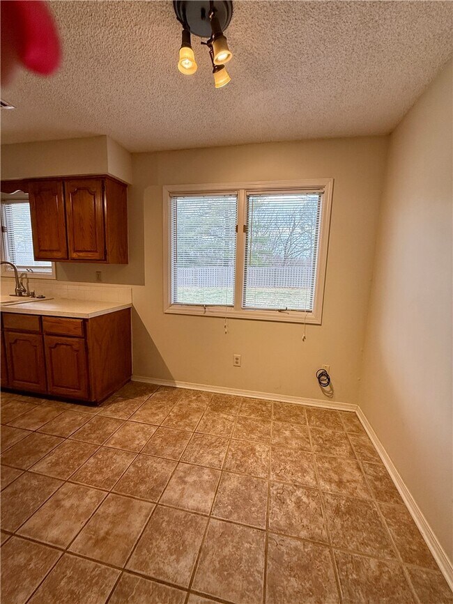 Building Photo - 9 Dunedin Dr