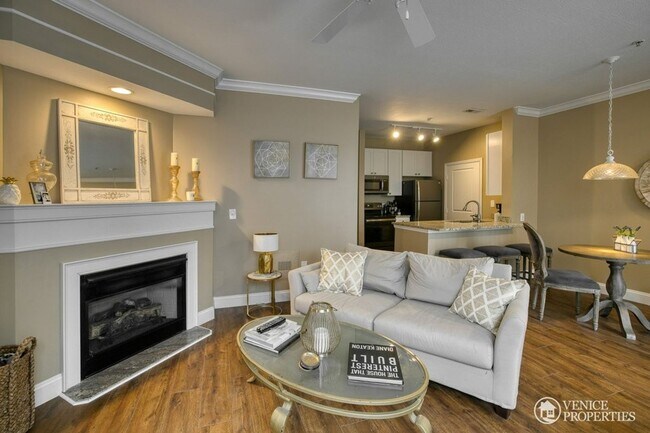 Building Photo - One Bedroom With Garage near Grandview