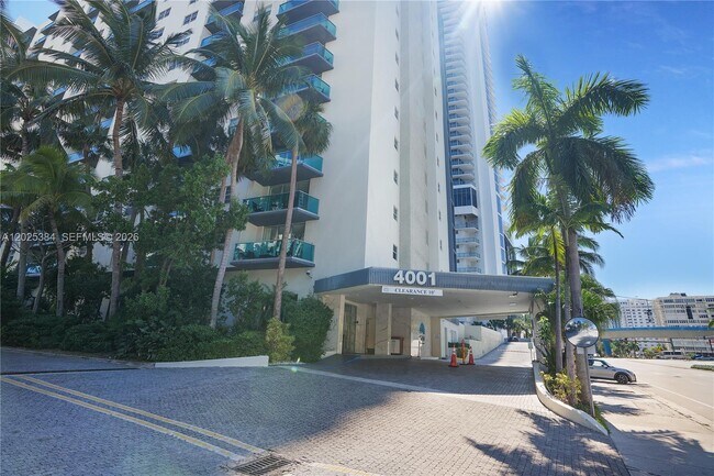 Building Photo - 4001 S Ocean Dr