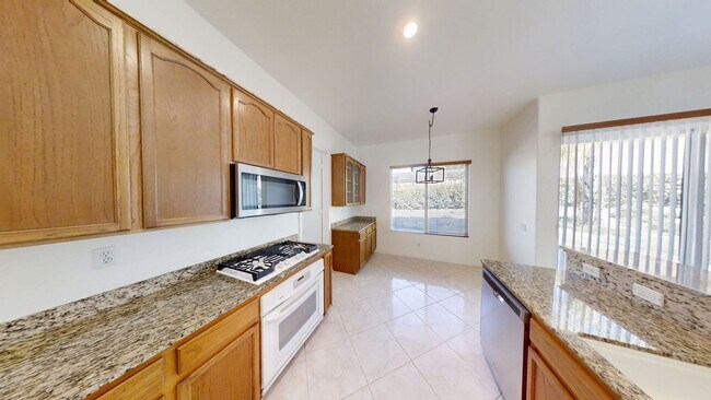 Building Photo - Beautiful 5 bedroom 3 bathroom home in Yucaipa