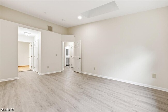 Building Photo - 604 Knollwood Ct