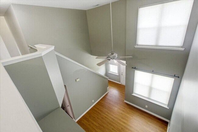 Building Photo - 3 Bedroom 2 Bathroom Home