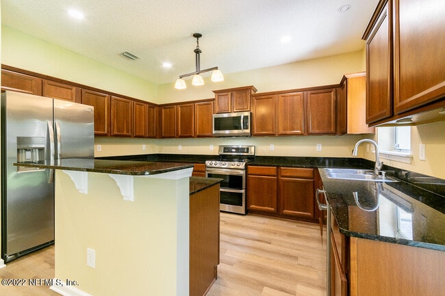 Building Photo - 825 Marjories Way