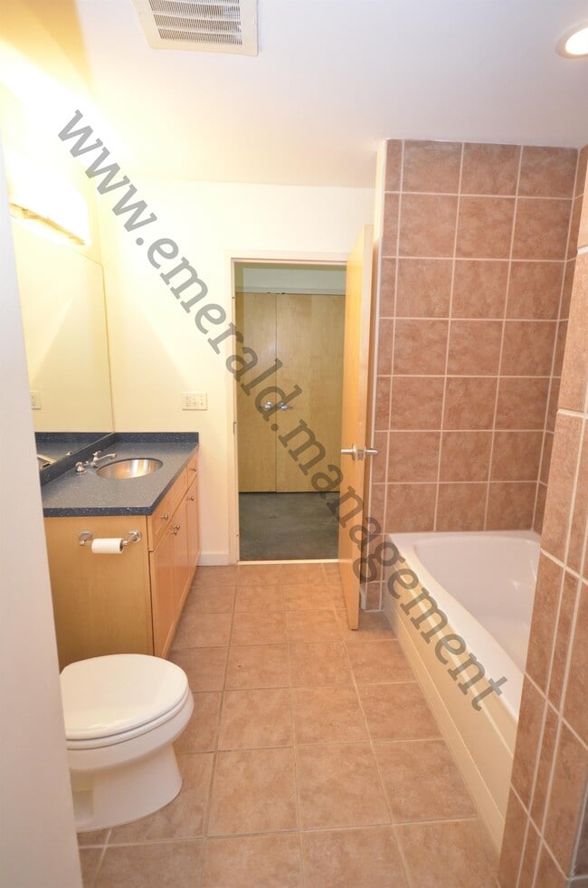 Building Photo - 640 Glen Iris Dr NE