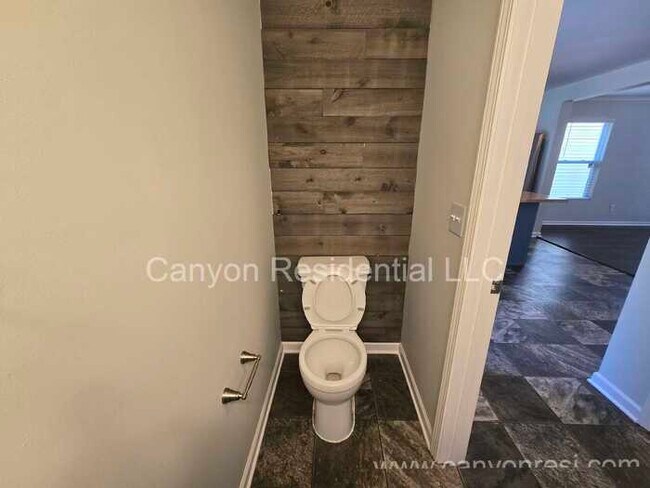 Building Photo - 4239 Oak Pointe Dr