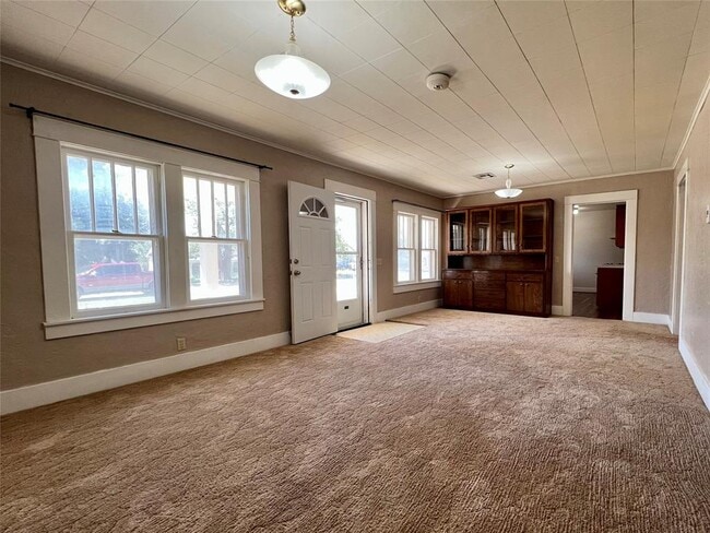 Building Photo - 419 E 6th St