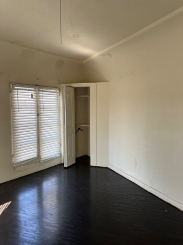 Building Photo - 3221 W 43rd Pl