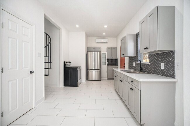 Building Photo - 1809 19th St