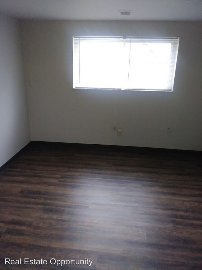 Building Photo - 460 N Nelson Rd