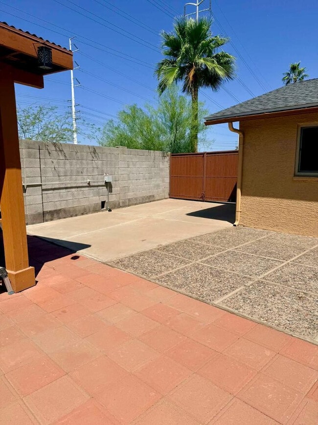 Building Photo - 6607 E Sheridan St