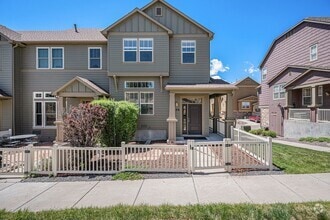 Building Photo - Spacious 3 bedroom in the heart of Castle ...