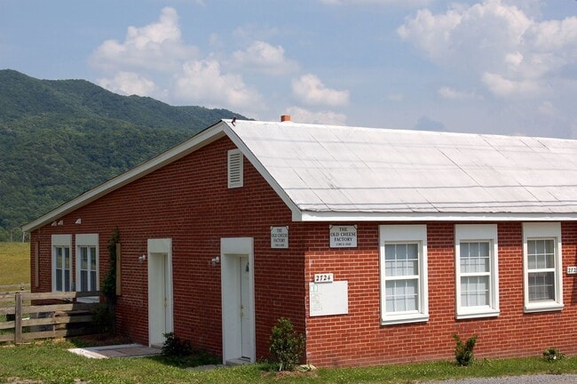 Primary Photo - Cheeseplant Apartments