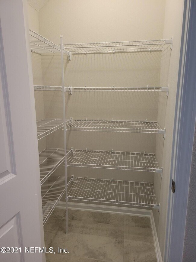 Building Photo - 334 Pine Bluff Dr