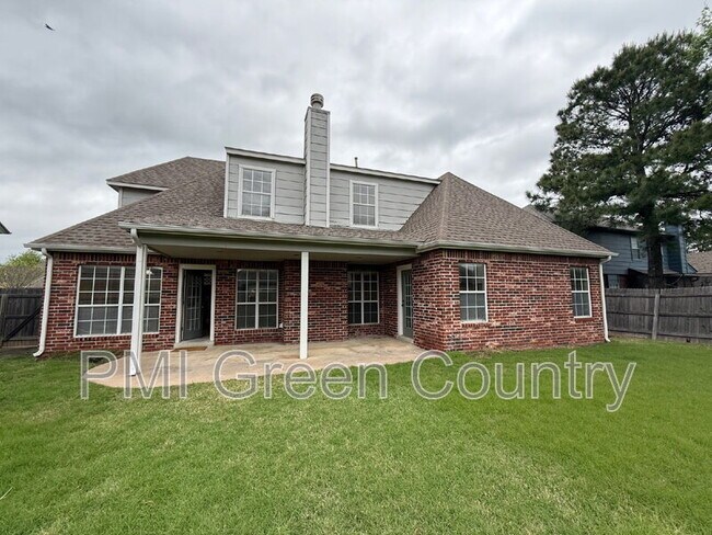 Building Photo - 4419 W Detroit Pl