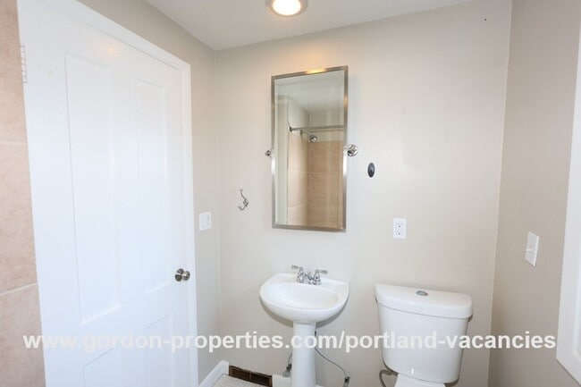 Building Photo - MOVE IN SPECIAL: SE Cesar E Chavez Blvd - ...