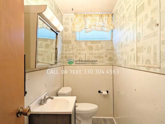 Building Photo - 139 Canal St W