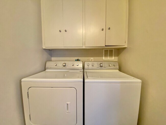 Building Photo - PRE LEASING NOW - AVAILABLE 7/14